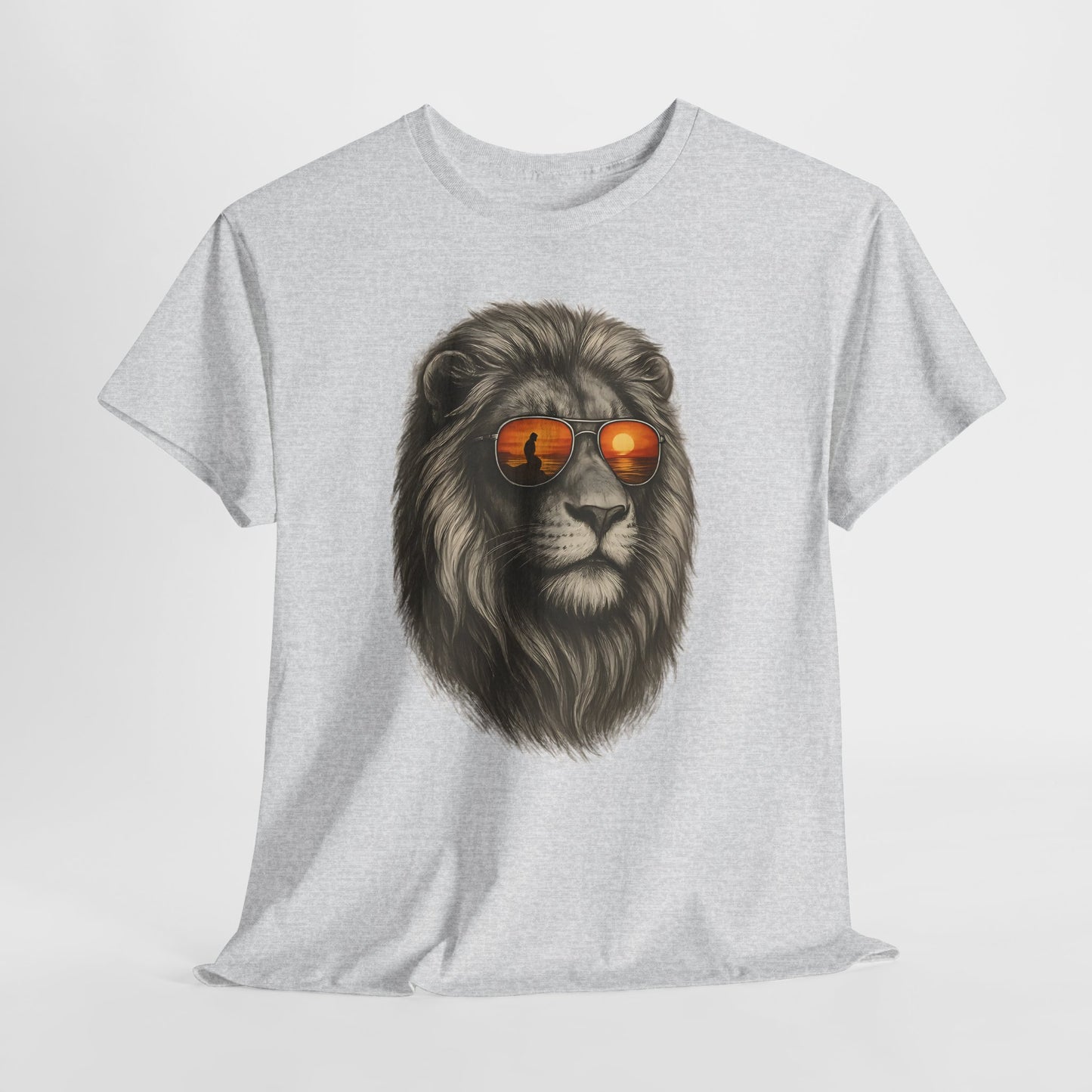 Löwen T-Shirt mit Sonnenbrille & Sonnenuntergang (Brustprint) – Stylisches Tiermotiv für Surfer & Naturfreunde
