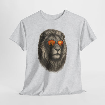 Löwen T-Shirt mit Sonnenbrille & Sonnenuntergang (Brustprint) – Stylisches Tiermotiv für Surfer & Naturfreunde