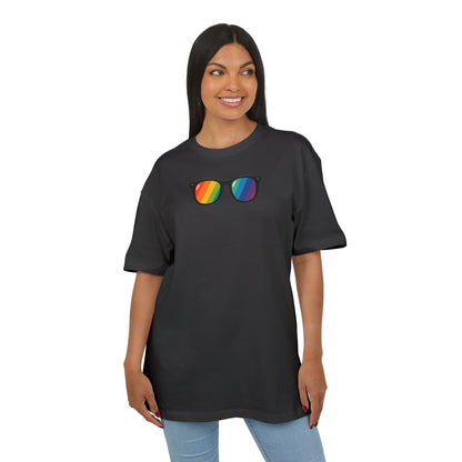 Regenbogen Sonnenbrille T-Shirt (Brustprint) – Buntes Retro Pride Design für Sommer & Festival