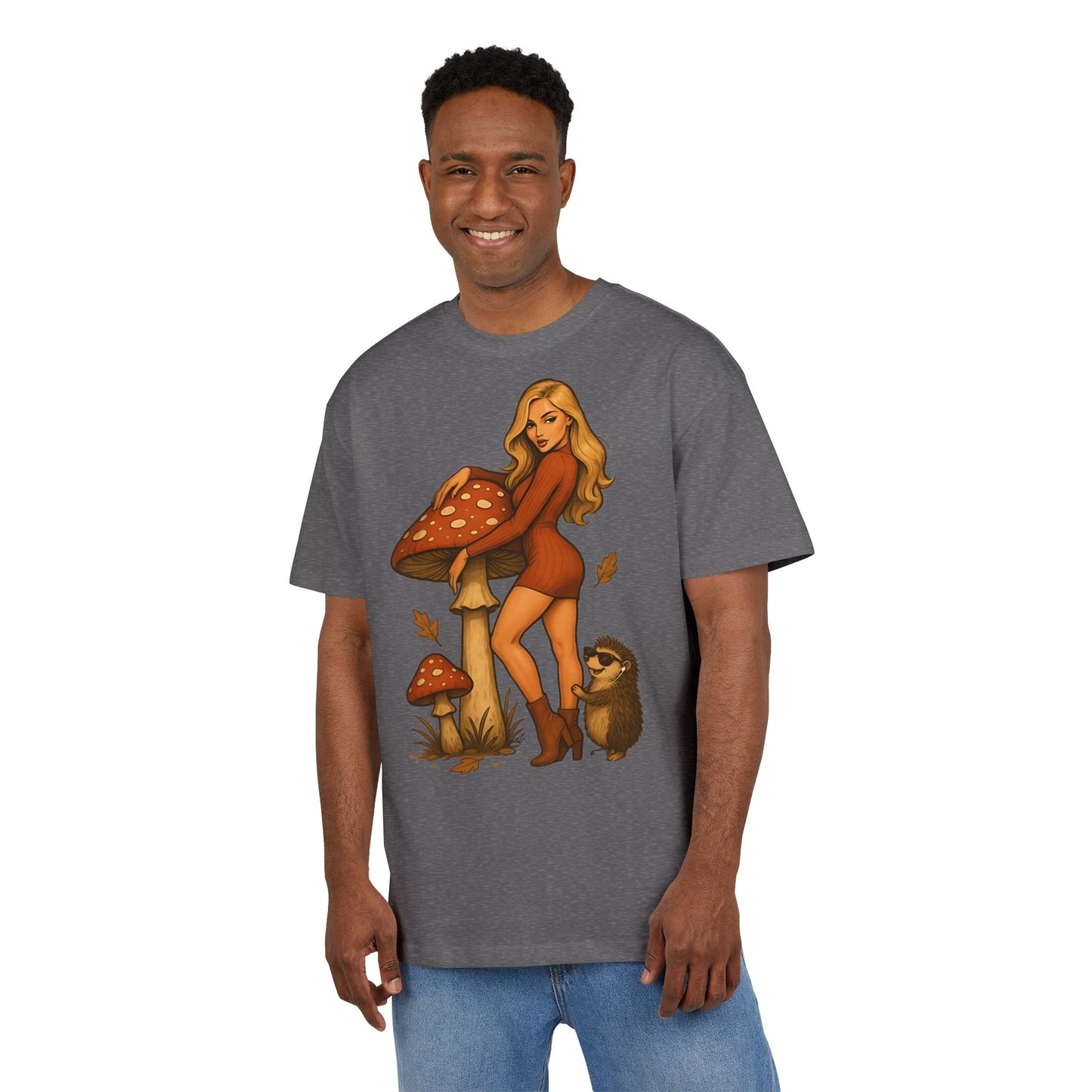 Vintage Pilz Fee & Igel Cartoon (Brustprint) – Retro Waldmotiv T-Shirt für Natur- & Pilzliebhaber