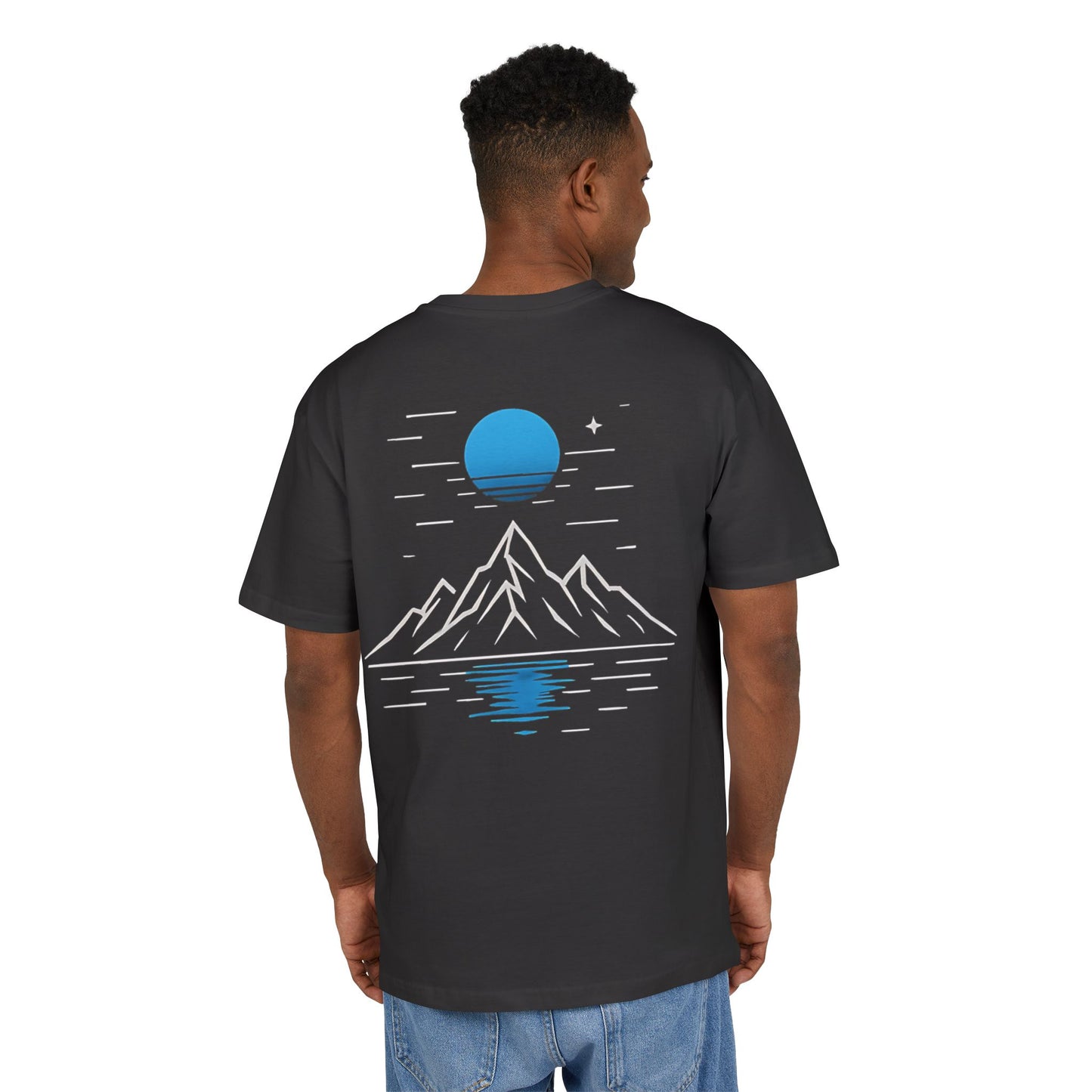 Berg T-Shirt (Rückenprint) – Minimalistisches Natur Design mit Mond & Spiegelung – Unisex Outdoor Shirt für Wanderer & Naturfreunde