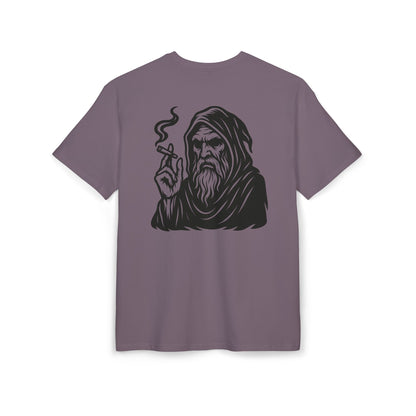 Mystic Wizard T-Shirt (Rückenprint)– Dunkler Magier mit Zigarre Motiv – Gothic Streetwear für Männer & Frauen