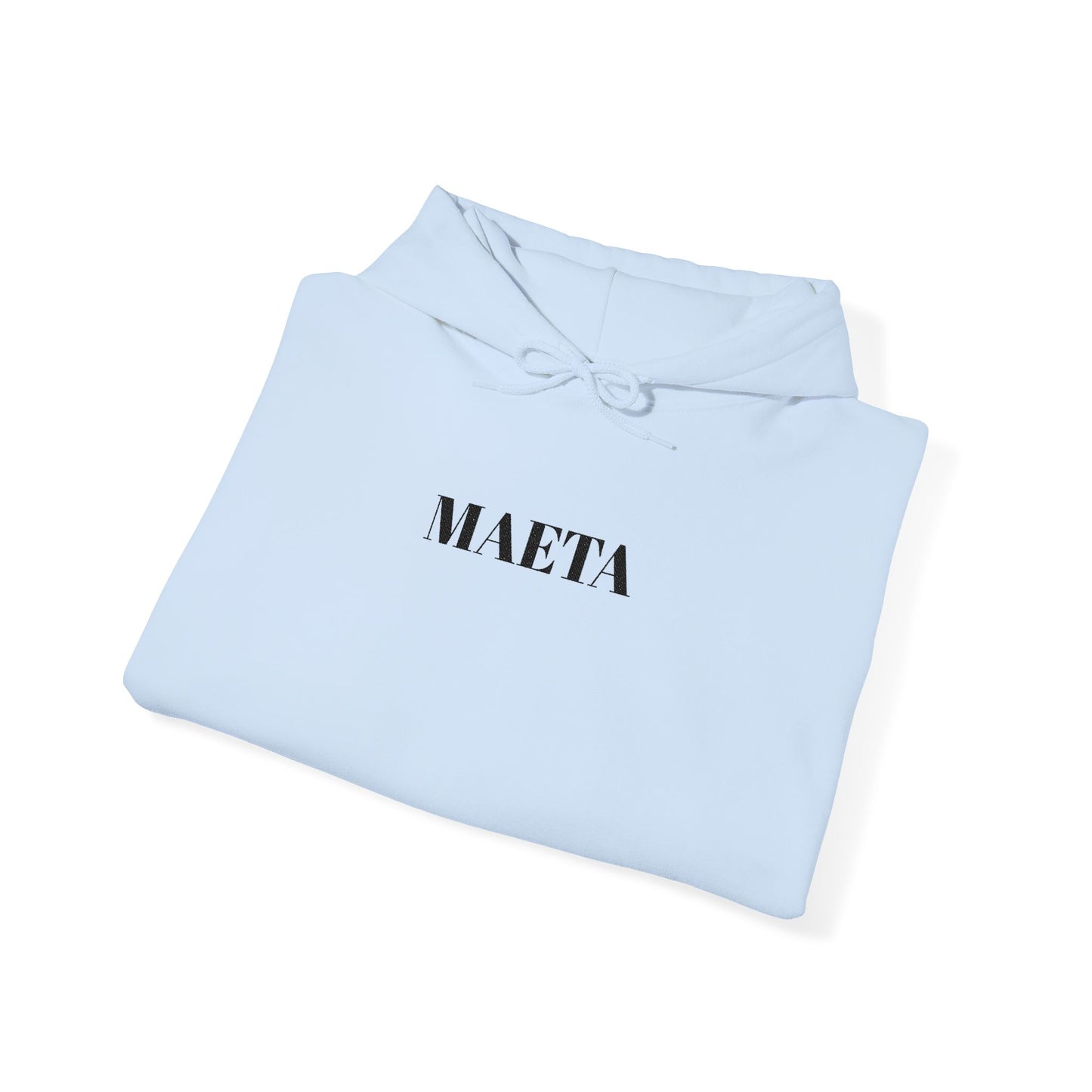MAETA - Unisex Heavy Blend Hoodie mit großem Stickmotiv