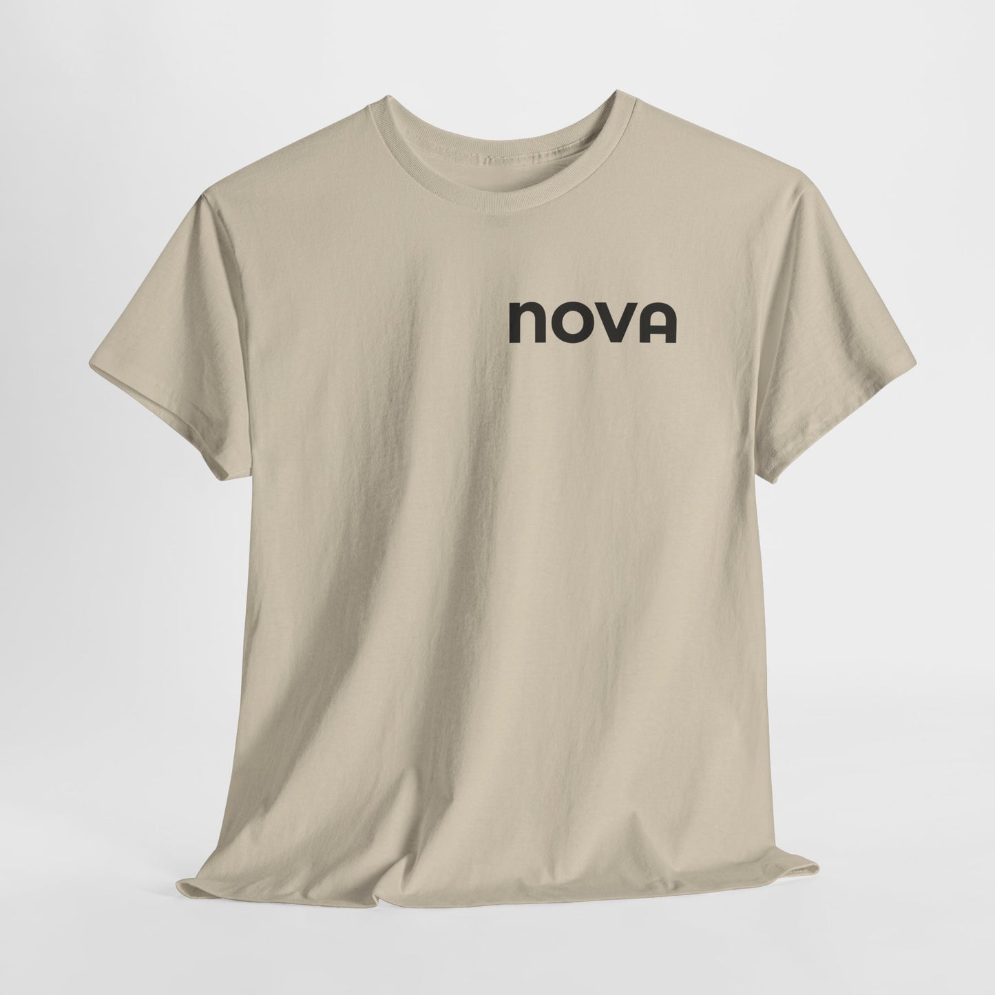 NOVA Unisex Heavy Cotton T-Shirt (Brustprint) – Minimalistisches Statement-Shirt aus 100 % Baumwolle für Damen & Herren