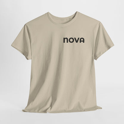 NOVA Unisex Heavy Cotton T-Shirt (Brustprint) – Minimalistisches Statement-Shirt aus 100 % Baumwolle für Damen & Herren