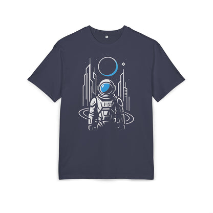 Futuristisches Astronauten T-Shirt (Brustprint) – Space Design mit Sci-Fi Skyline & Planet – Spacewear für Weltraum-Fans