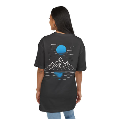 Berg T-Shirt (Rückenprint) – Minimalistisches Natur Design mit Mond & Spiegelung – Unisex Outdoor Shirt für Wanderer & Naturfreunde