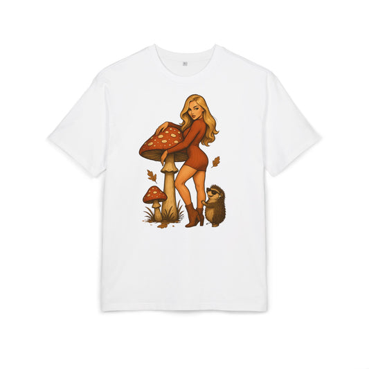 Vintage Pilz Fee & Igel Cartoon (Brustprint) – Retro Waldmotiv T-Shirt für Natur- & Pilzliebhaber