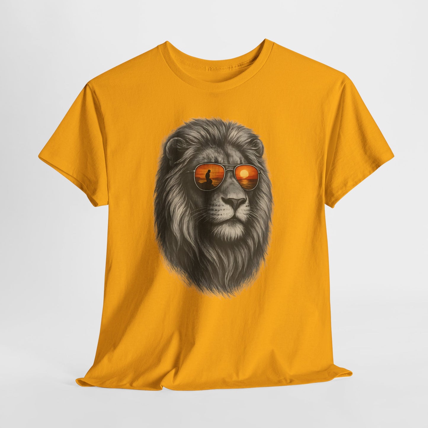 Löwen T-Shirt mit Sonnenbrille & Sonnenuntergang (Brustprint) – Stylisches Tiermotiv für Surfer & Naturfreunde