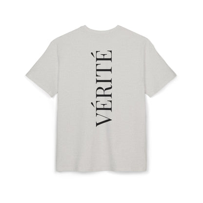 Stylisches T-Shirt mit Aufschrift ‘Vérité’ (Rückenprint) – Minimalistisches Design für Modebewusste