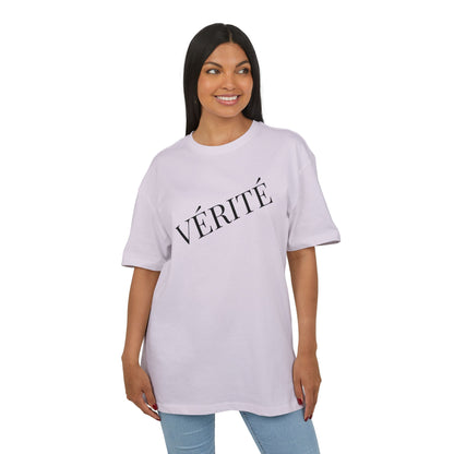 Stylisches T-Shirt mit Aufschrift ‘Vérité’ (Brustprint) – Minimalistisches Design für Modebewusste