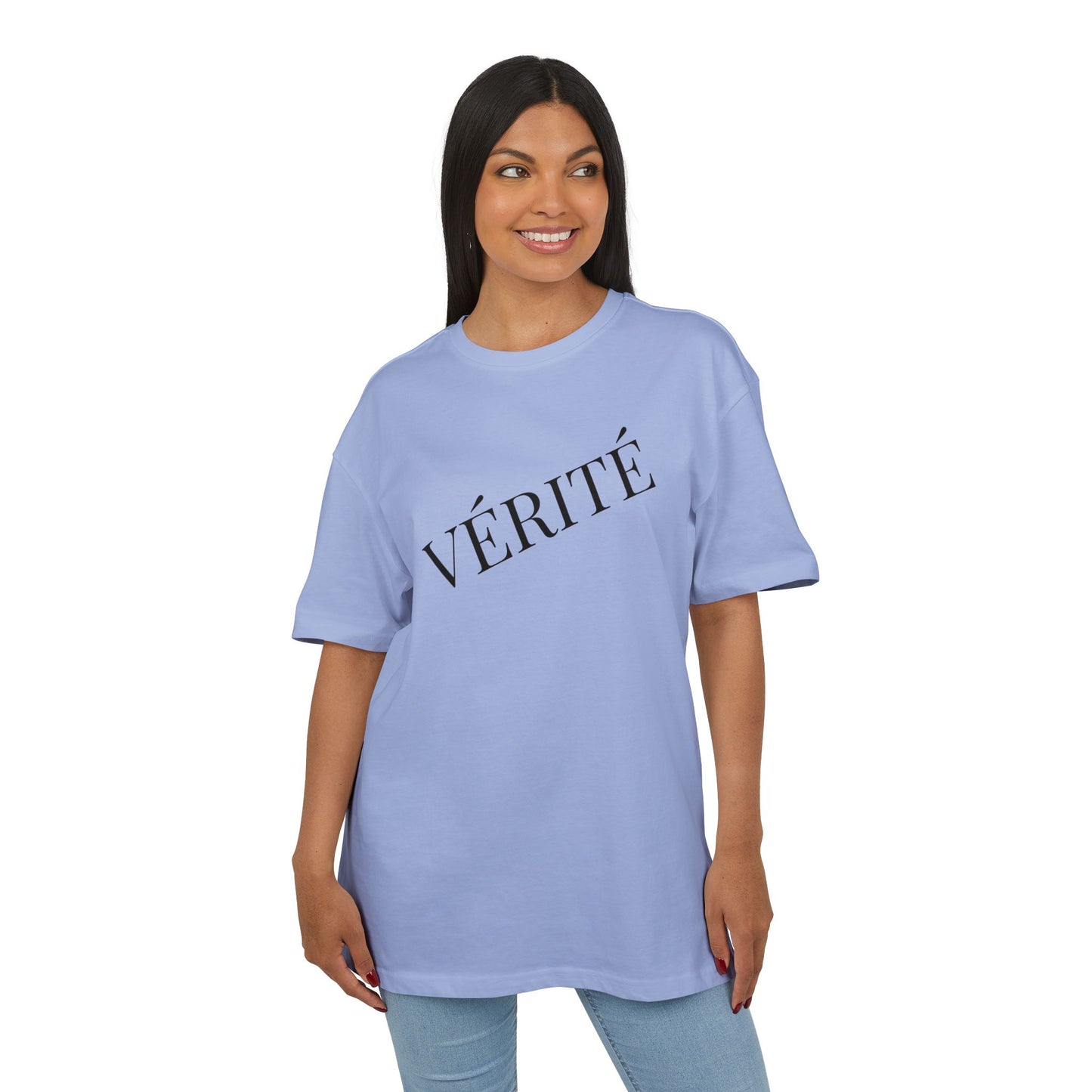 Stylisches T-Shirt mit Aufschrift ‘Vérité’ (Brustprint) – Minimalistisches Design für Modebewusste