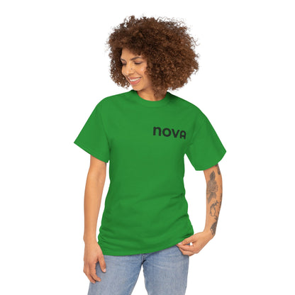 NOVA Unisex Heavy Cotton T-Shirt (Brustprint) – Minimalistisches Statement-Shirt aus 100 % Baumwolle für Damen & Herren