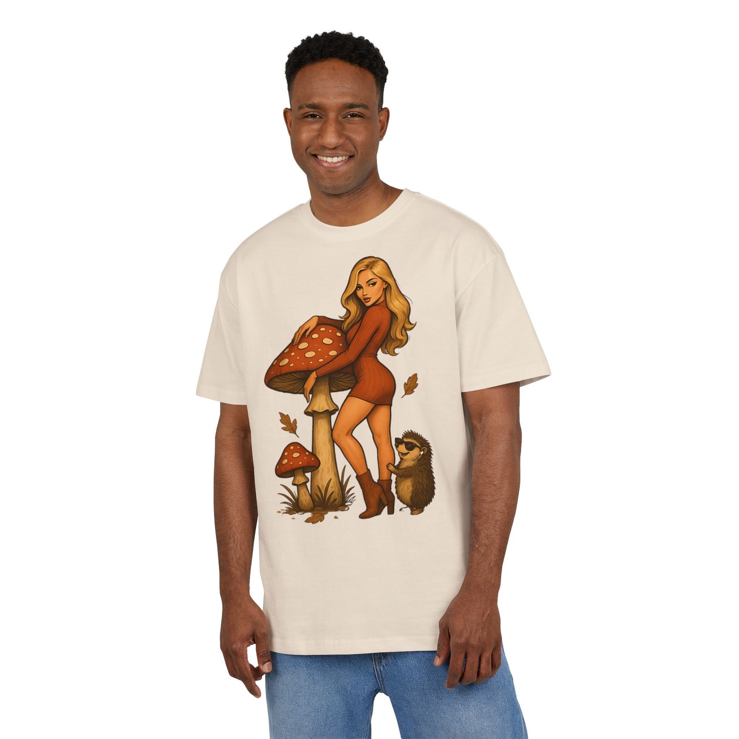 Vintage Pilz Fee & Igel Cartoon (Brustprint) – Retro Waldmotiv T-Shirt für Natur- & Pilzliebhaber