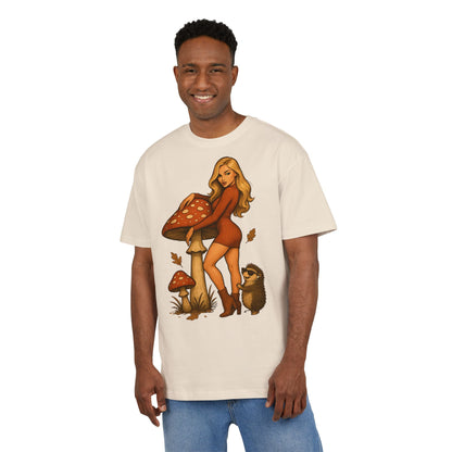 Vintage Pilz Fee & Igel Cartoon (Brustprint) – Retro Waldmotiv T-Shirt für Natur- & Pilzliebhaber