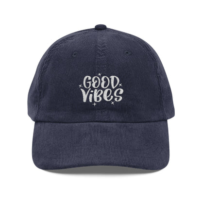 Good Vibes Cord Cap – Retro Cord Basecap mit Stickerei - Good Vibes, Gift for Friends, Relaxed Fashion