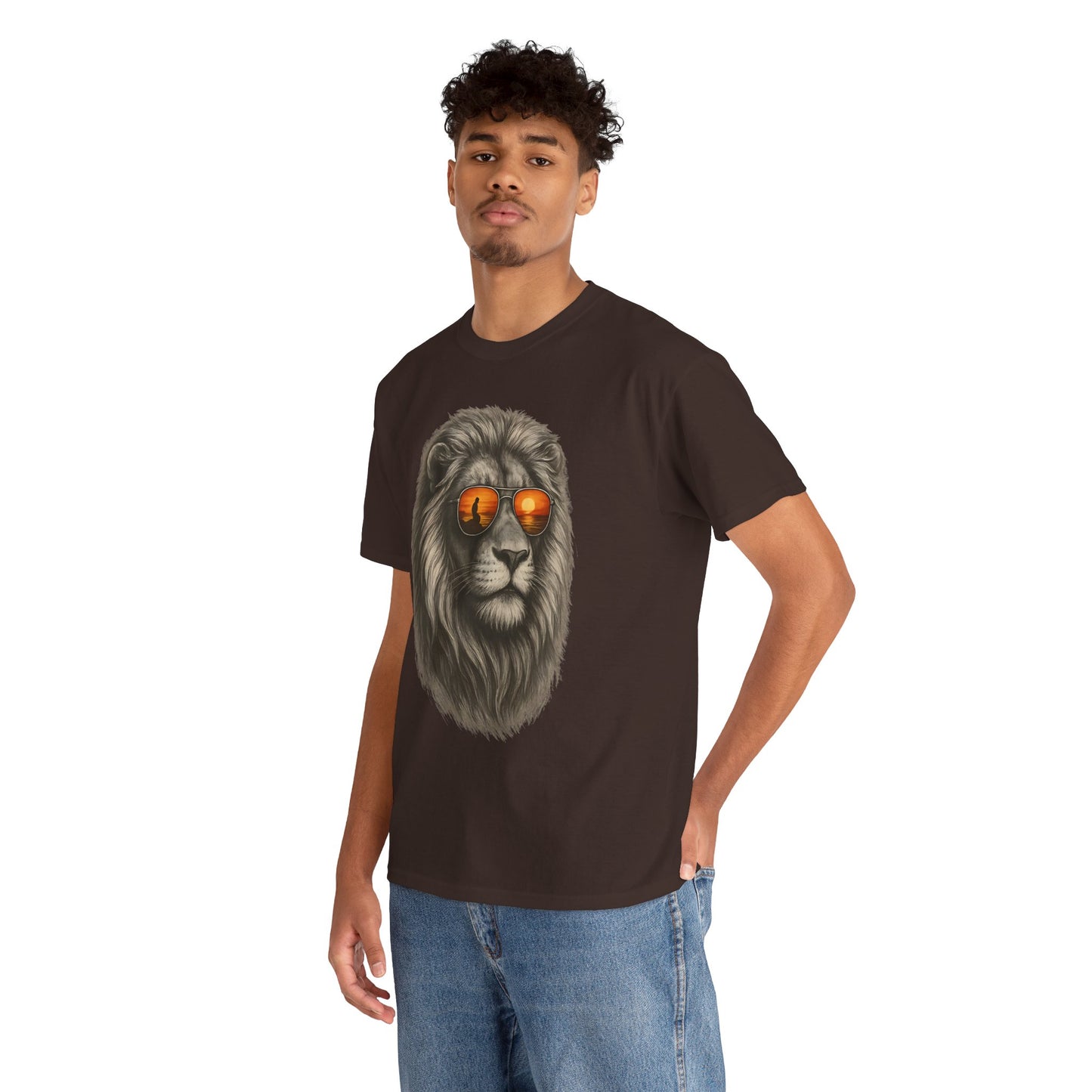 Löwen T-Shirt mit Sonnenbrille & Sonnenuntergang (Brustprint) – Stylisches Tiermotiv für Surfer & Naturfreunde