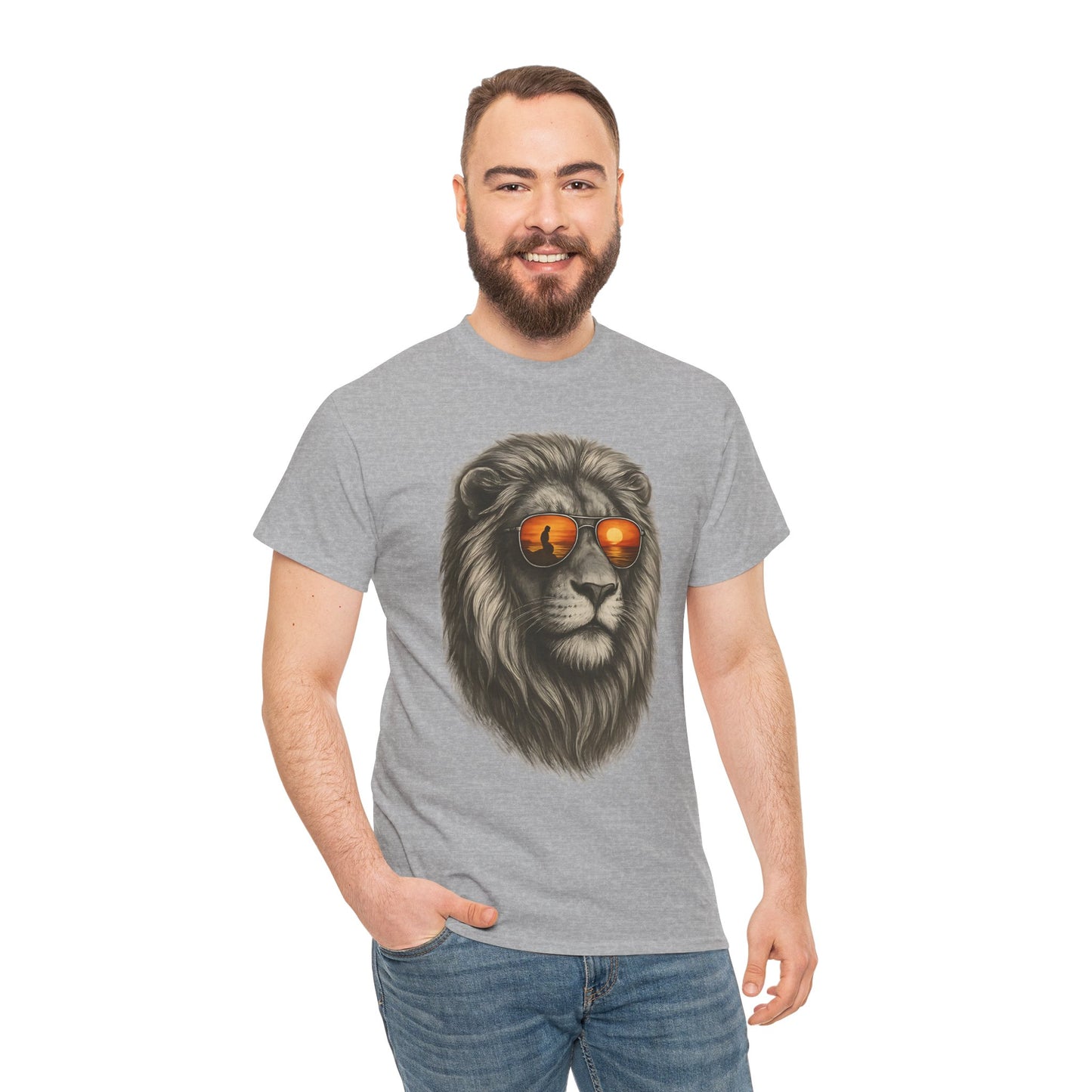 Löwen T-Shirt mit Sonnenbrille & Sonnenuntergang (Brustprint) – Stylisches Tiermotiv für Surfer & Naturfreunde
