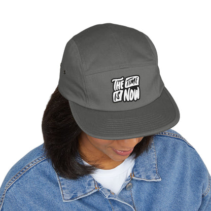 The Time is Now – 5-Panel Cap mit Stickerei