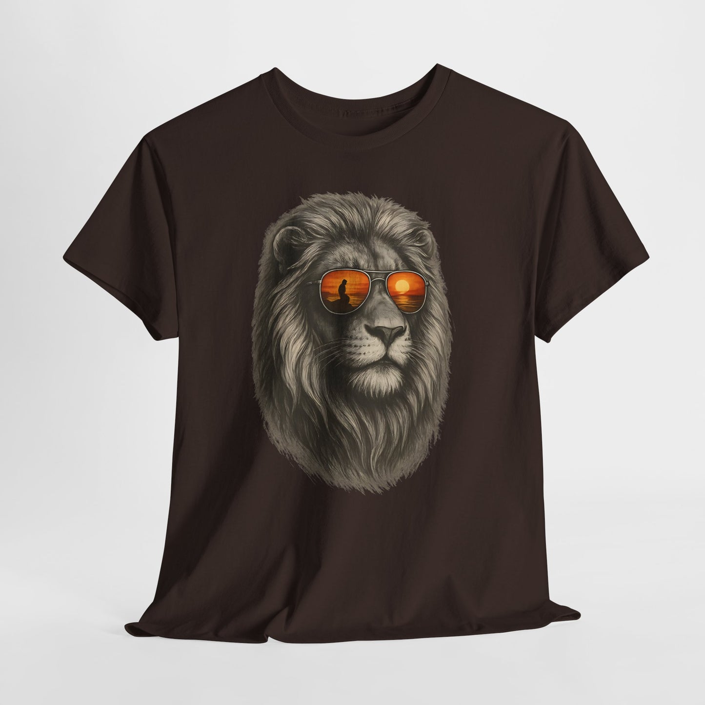 Löwen T-Shirt mit Sonnenbrille & Sonnenuntergang (Brustprint) – Stylisches Tiermotiv für Surfer & Naturfreunde