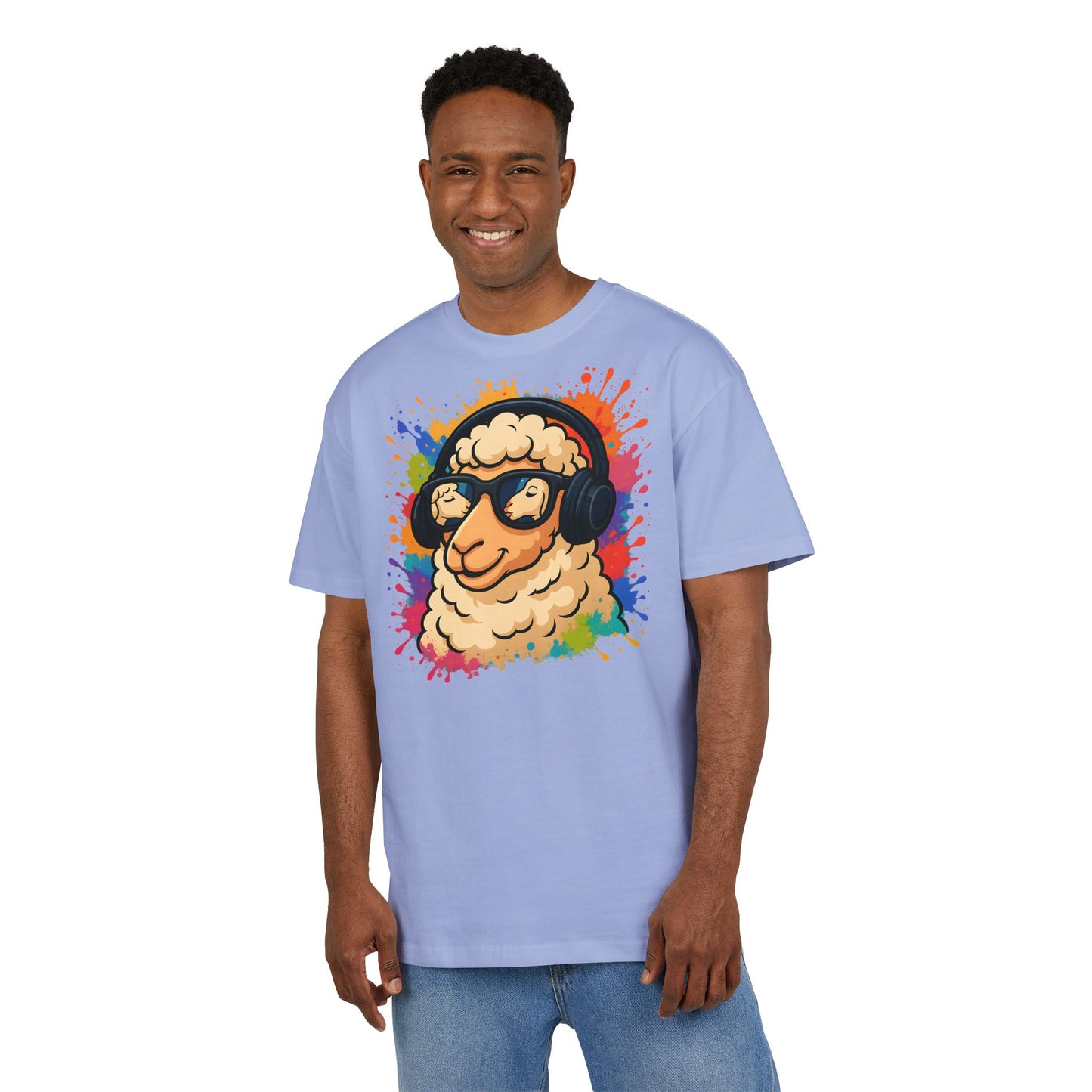 Cooles Schaf T-Shirt (Brustprint) – Lustiges Streetwear Shirt mit Kopfhörer-Schaf & Farbspritzer-Design | Unisex
