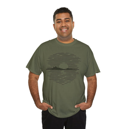 Berg Sonnenuntergang T-Shirt (Brustprint) – Natur-inspiriertes Unisex Shirt für Outdoor- und Landschaftsliebhaber