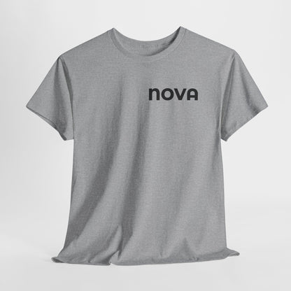 NOVA Unisex Heavy Cotton T-Shirt (Brustprint) – Minimalistisches Statement-Shirt aus 100 % Baumwolle für Damen & Herren