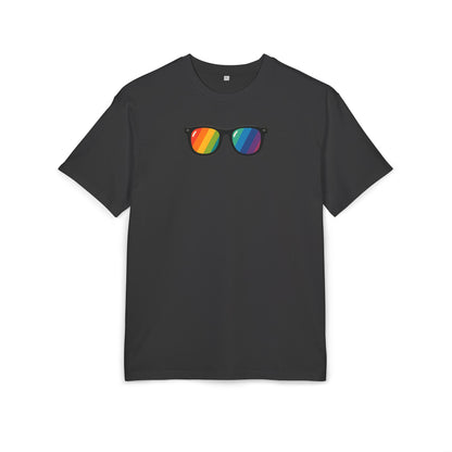 Regenbogen Sonnenbrille T-Shirt (Brustprint) – Buntes Retro Pride Design für Sommer & Festival