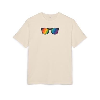 Regenbogen Sonnenbrille T-Shirt (Brustprint) – Buntes Retro Pride Design für Sommer & Festival