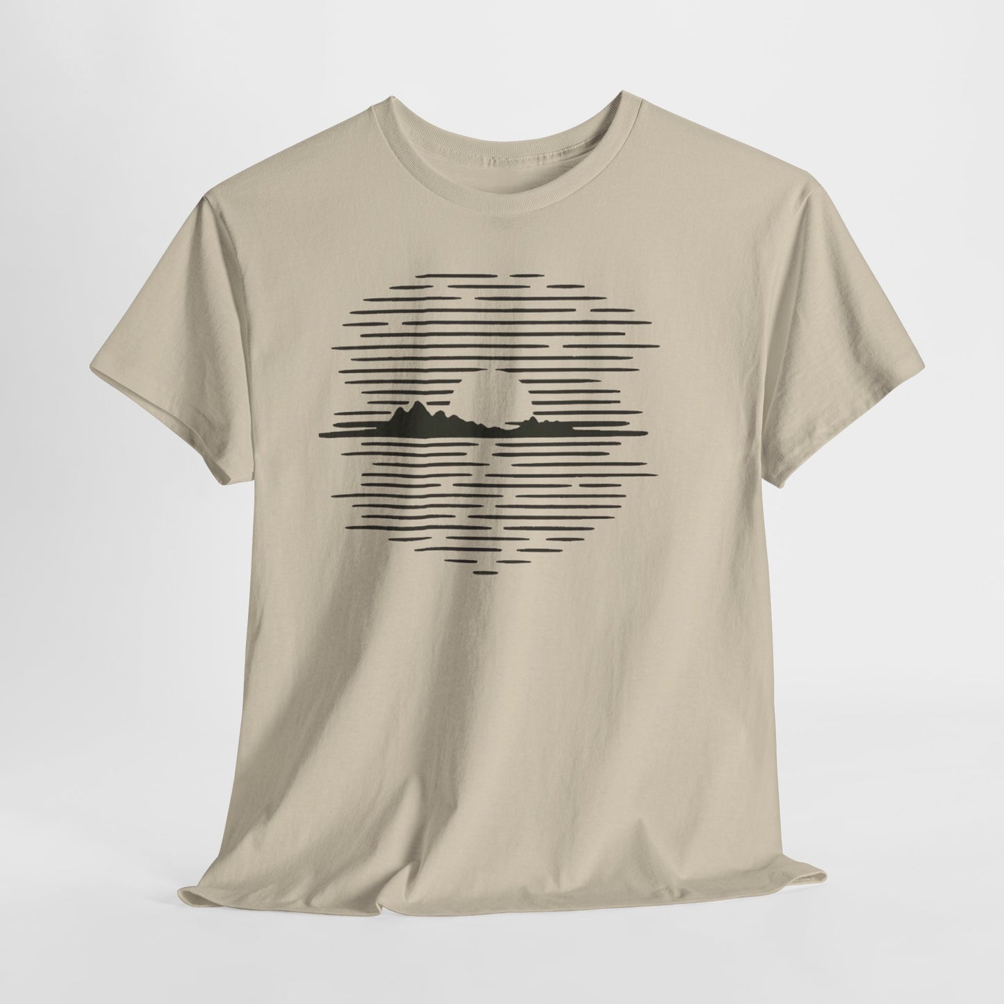 Berg Sonnenuntergang T-Shirt (Brustprint) – Natur-inspiriertes Unisex Shirt für Outdoor- und Landschaftsliebhaber