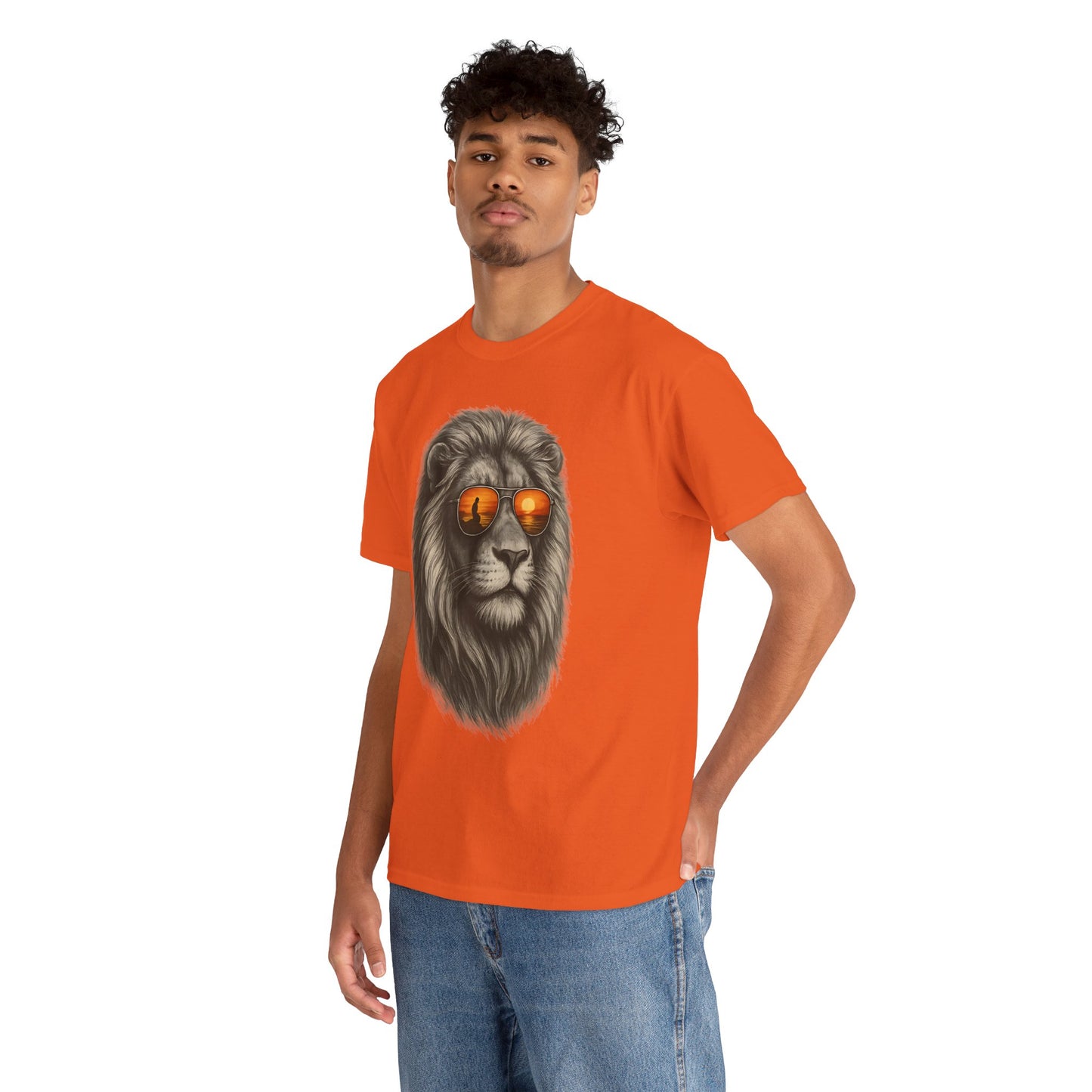 Löwen T-Shirt mit Sonnenbrille & Sonnenuntergang (Brustprint) – Stylisches Tiermotiv für Surfer & Naturfreunde