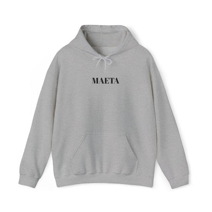 MAETA - Unisex Heavy Blend Hoodie mit großem Stickmotiv