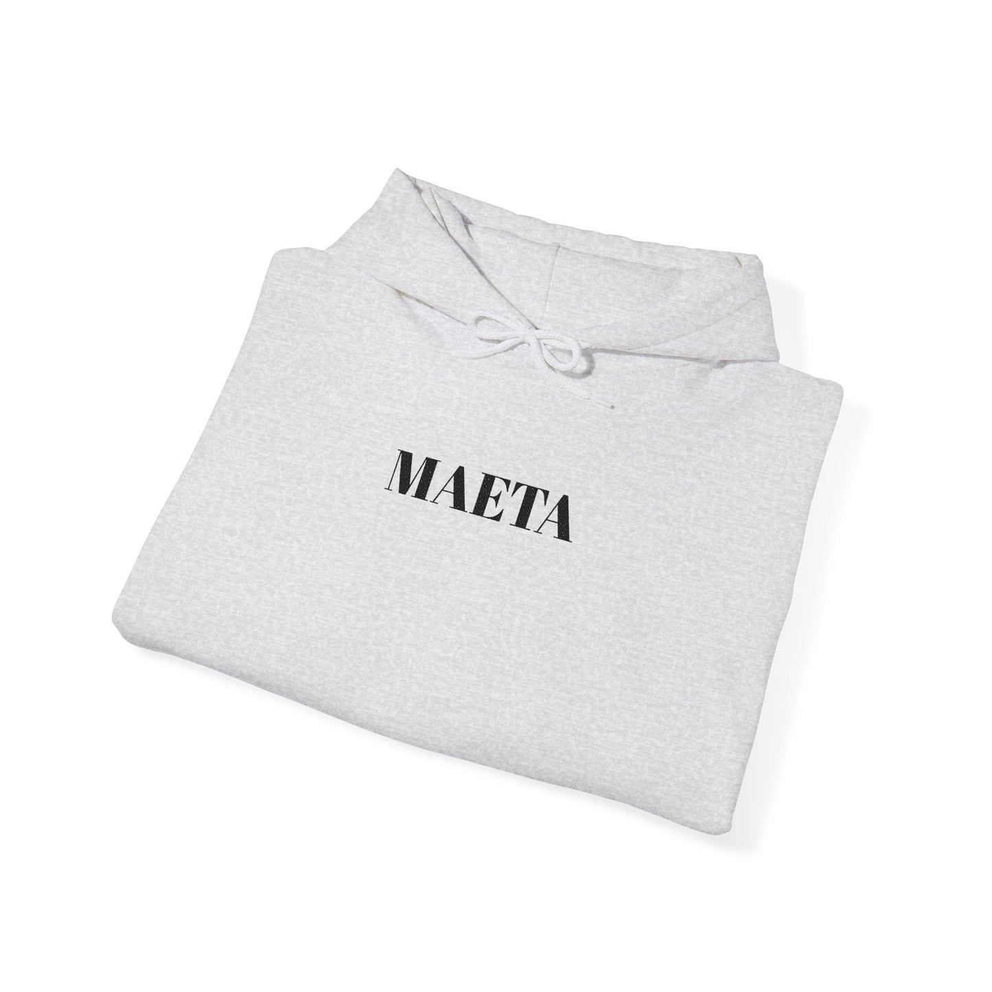 MAETA - Unisex Heavy Blend Hoodie mit großem Stickmotiv
