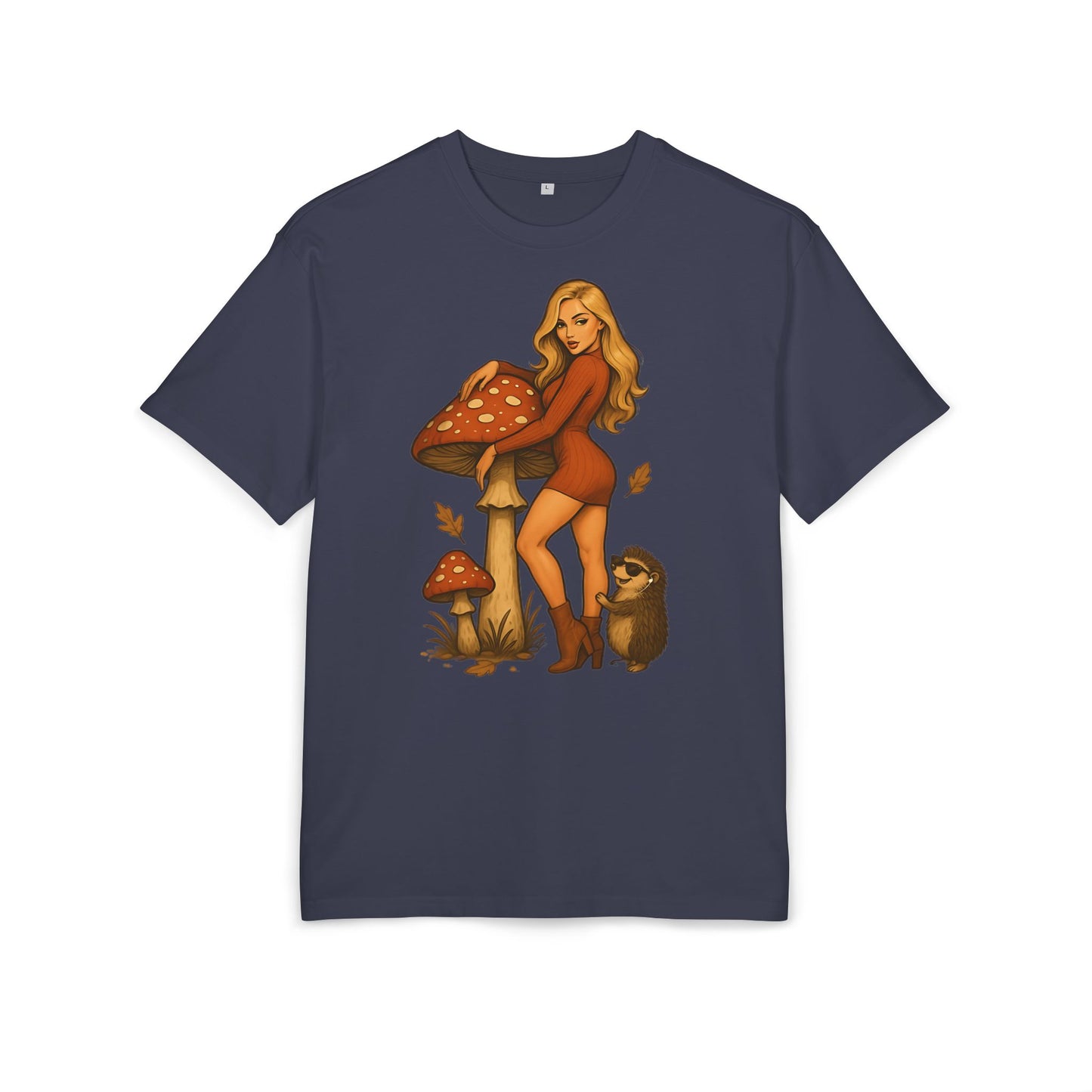 Vintage Pilz Fee & Igel Cartoon (Brustprint) – Retro Waldmotiv T-Shirt für Natur- & Pilzliebhaber