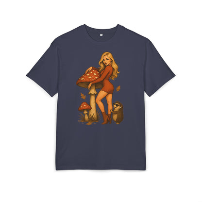 Vintage Pilz Fee & Igel Cartoon (Brustprint) – Retro Waldmotiv T-Shirt für Natur- & Pilzliebhaber