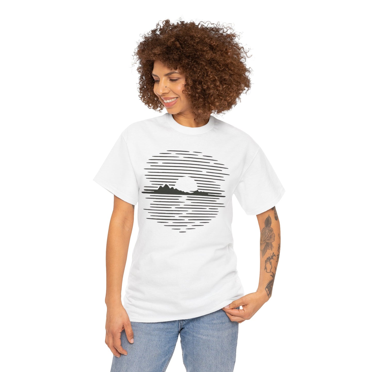 Berg Sonnenuntergang T-Shirt (Brustprint) – Natur-inspiriertes Unisex Shirt für Outdoor- und Landschaftsliebhaber