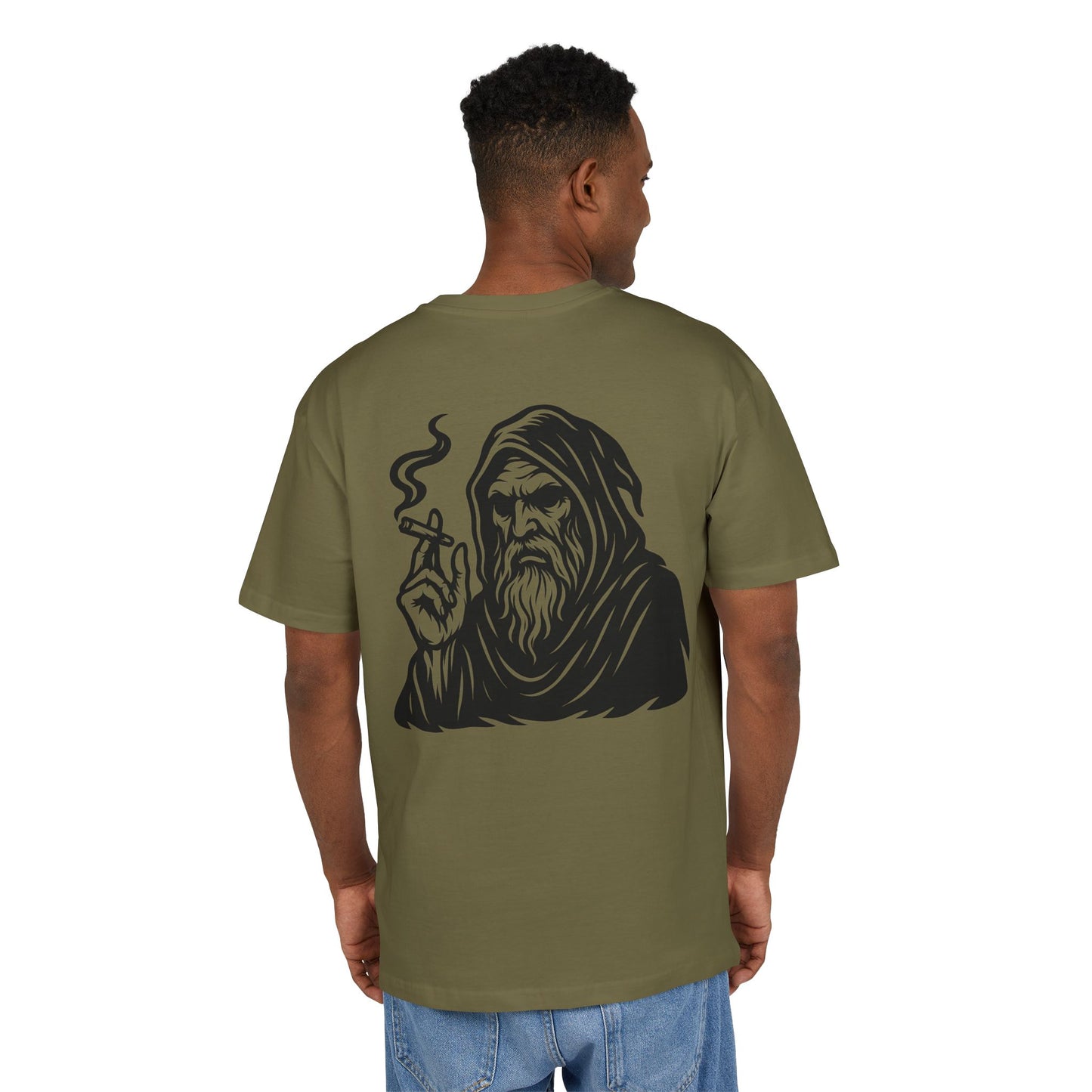 Mystic Wizard T-Shirt (Rückenprint)– Dunkler Magier mit Zigarre Motiv – Gothic Streetwear für Männer & Frauen