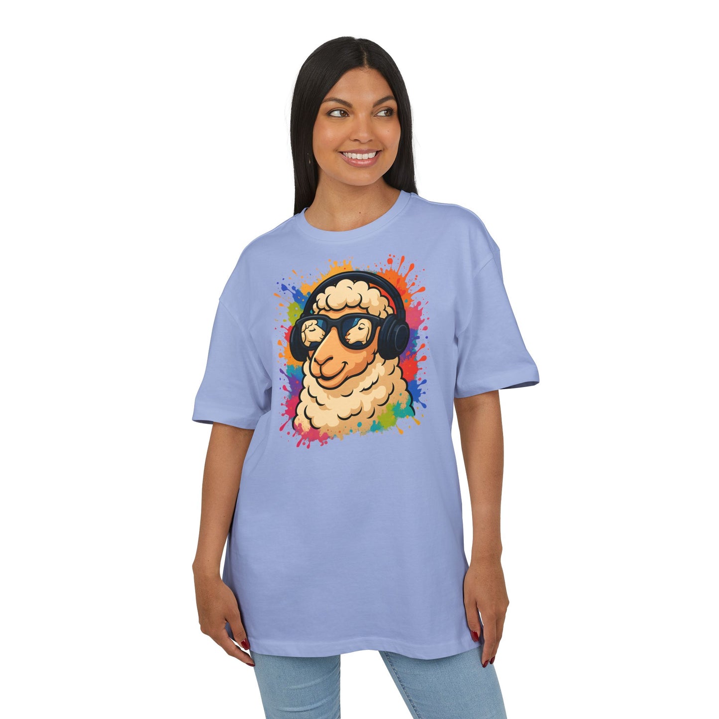 Cooles Schaf T-Shirt (Brustprint) – Lustiges Streetwear Shirt mit Kopfhörer-Schaf & Farbspritzer-Design | Unisex