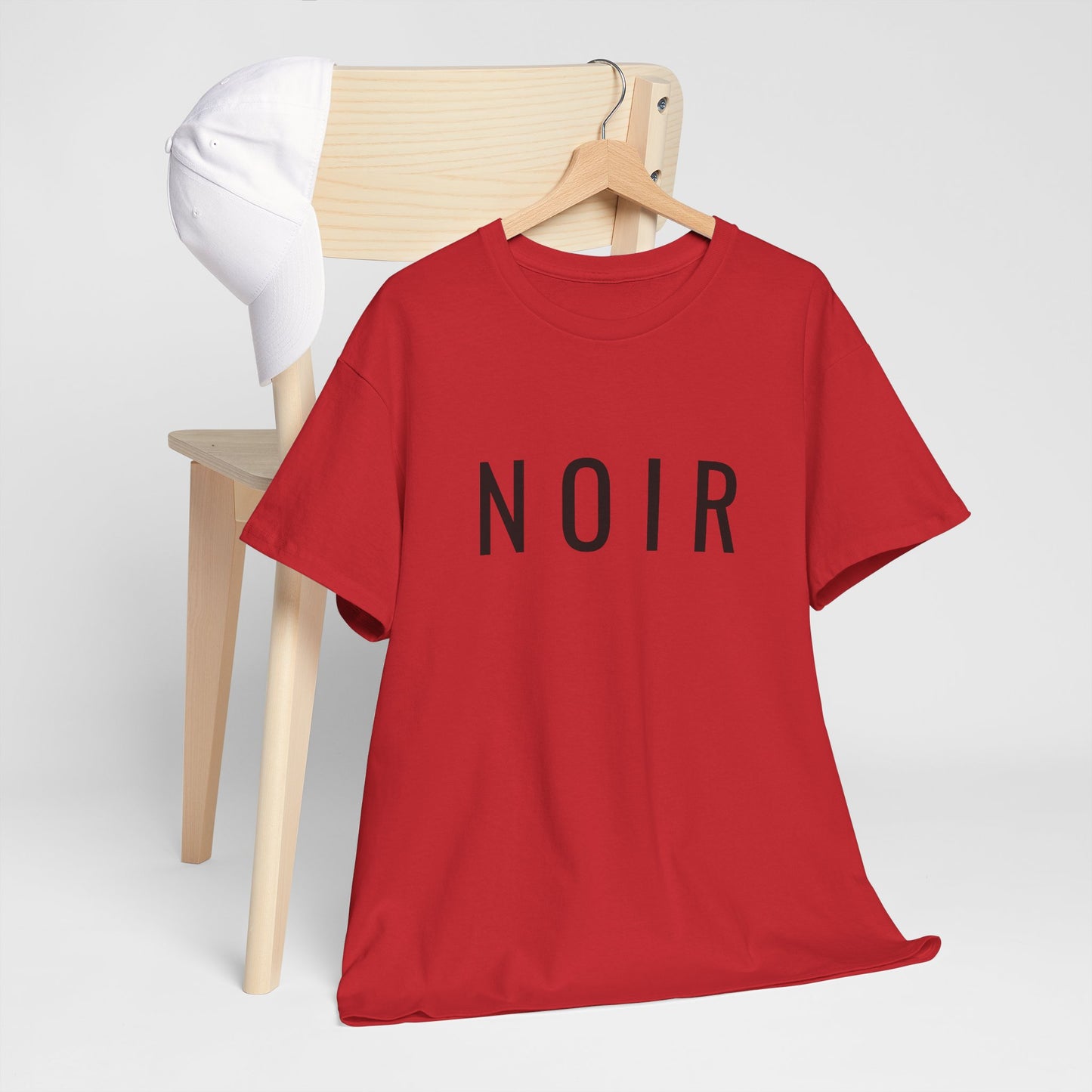 NOIR T-Shirt Unisex (Brustprint) – Nachhaltiges Heavy Cotton Tee aus 100% Baumwolle, Minimalistische Streetwear & Geschenkidee