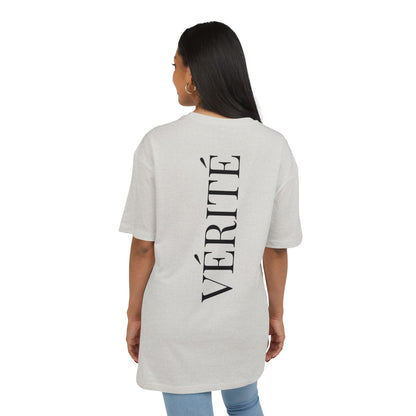 Stylisches T-Shirt mit Aufschrift ‘Vérité’ (Rückenprint) – Minimalistisches Design für Modebewusste