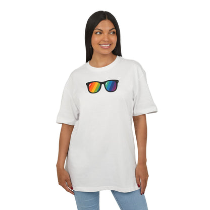 Regenbogen Sonnenbrille T-Shirt (Brustprint) – Buntes Retro Pride Design für Sommer & Festival