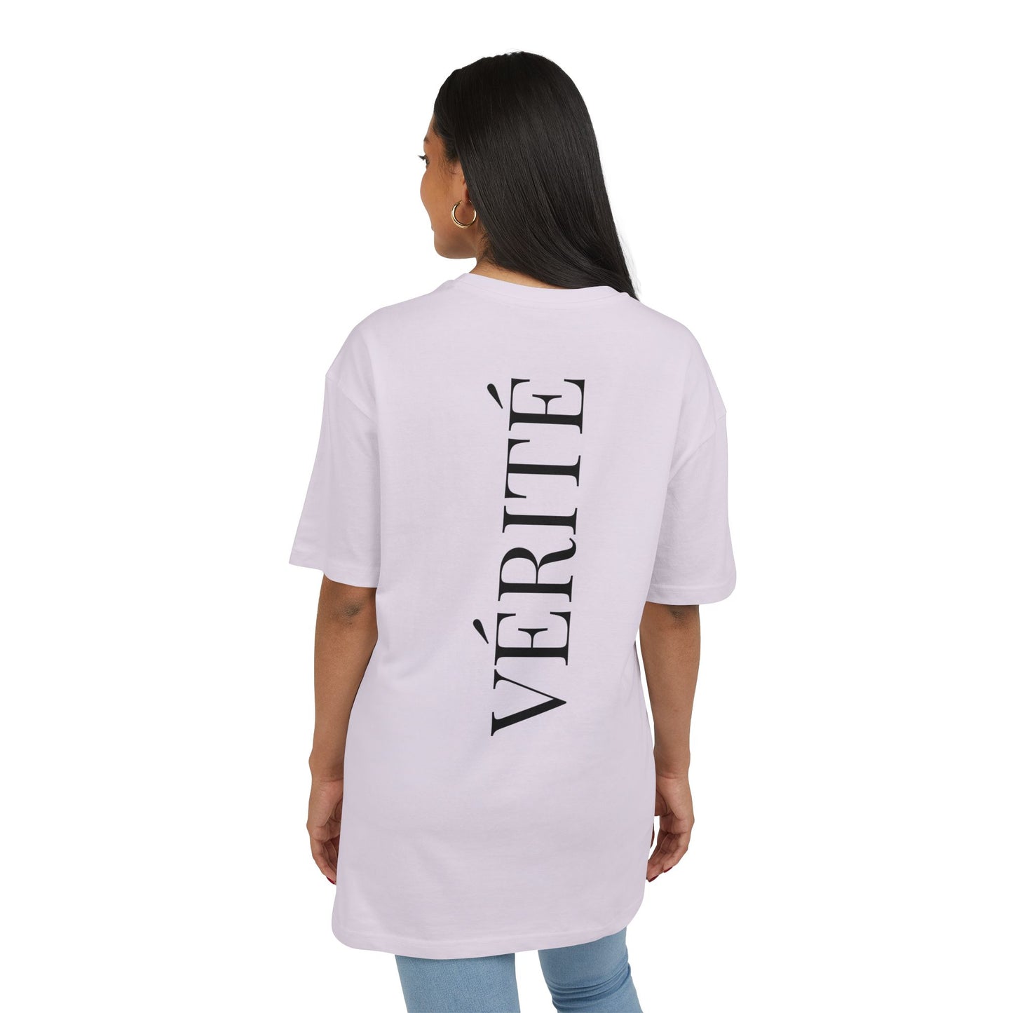 Stylisches T-Shirt mit Aufschrift ‘Vérité’ (Rückenprint) – Minimalistisches Design für Modebewusste
