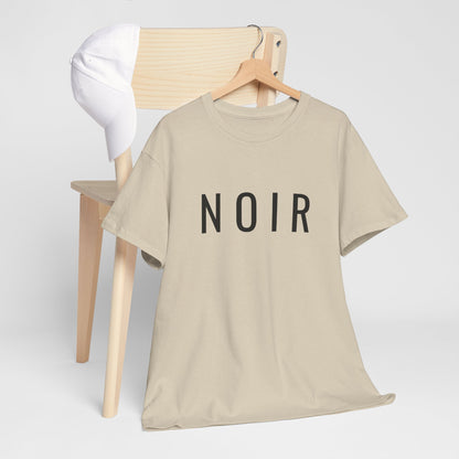NOIR T-Shirt Unisex (Brustprint) – Nachhaltiges Heavy Cotton Tee aus 100% Baumwolle, Minimalistische Streetwear & Geschenkidee