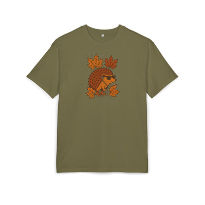 Herbst Igel T-Shirt (Brustprint) – Lustiges Cartoon Design mit Sonnenbrille, Kopfhörern & Ahornblättern