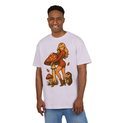 Vintage Pilz Fee & Igel Cartoon (Brustprint) – Retro Waldmotiv T-Shirt für Natur- & Pilzliebhaber